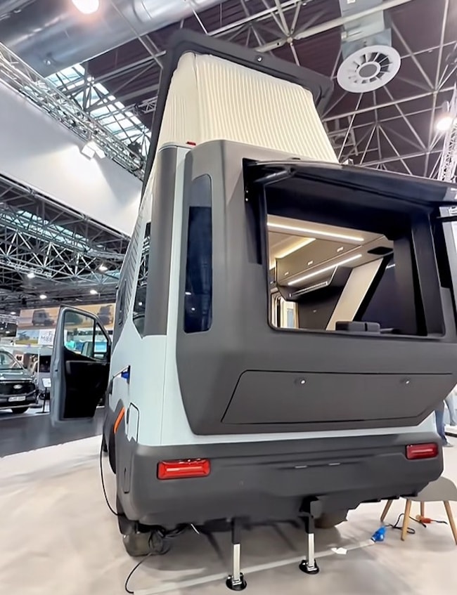 Camper 4x4 HMT Solutions tre quarti anteriore