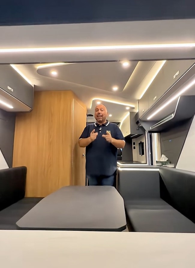 Interno cucina Xfresh del camper 4x4 HMT