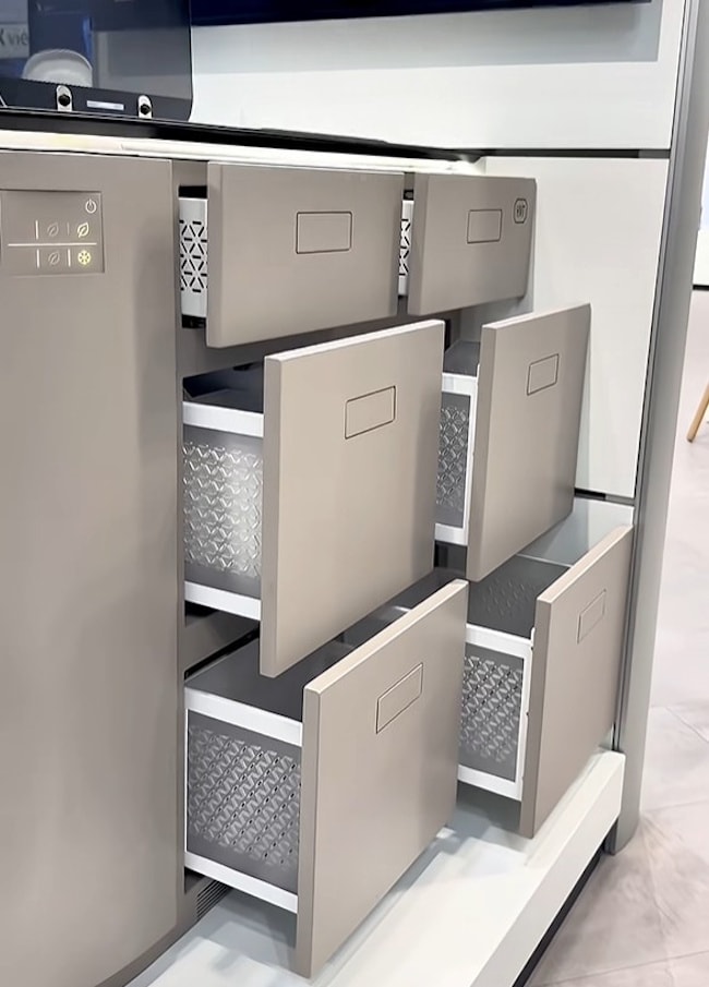 Interno del camper cinese 4x4 HMT Solutions